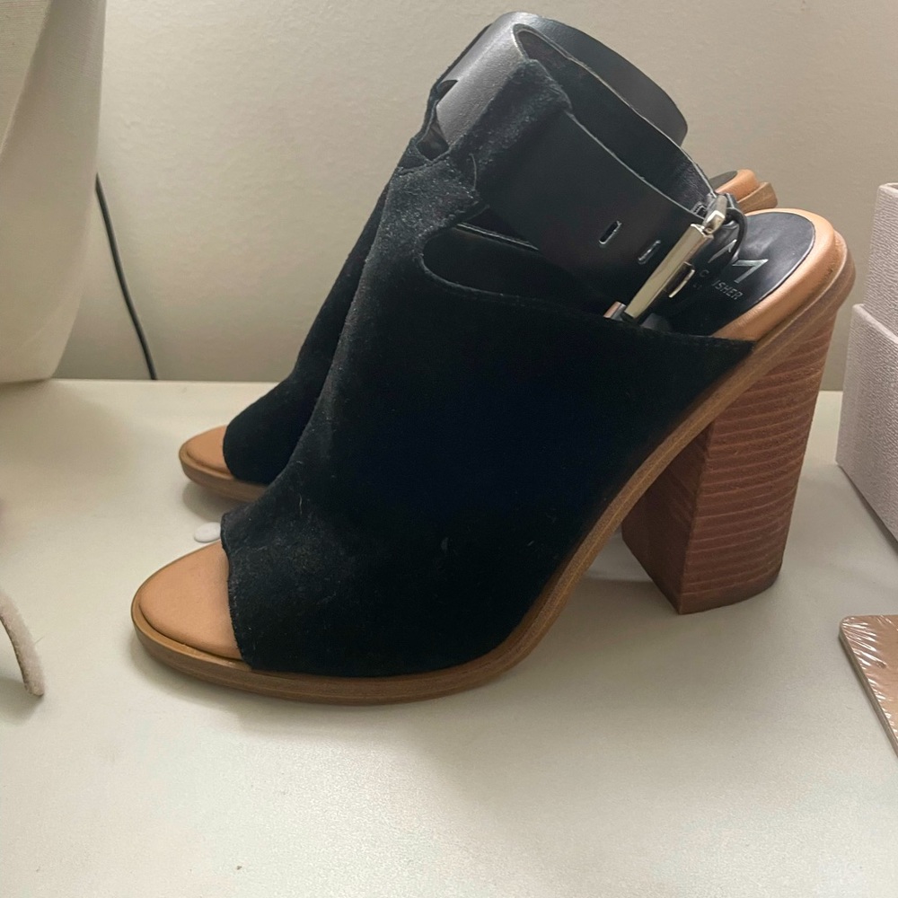 Marc Fisher open toe heels 8M